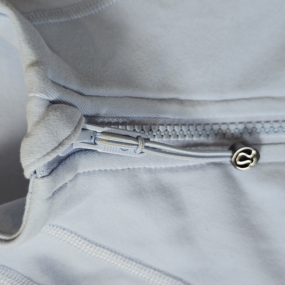 Lululemon Define Jacket. Light blue. size 6 - Picture 6 of 11